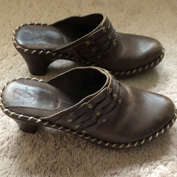 Very cool genuine Brown, Frye clogs with a 2 inch heel. Fine condition! - Picture 2 of 2
